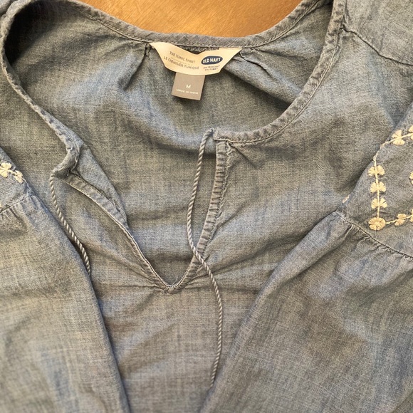Old Navy Women’s Medium Chambray Embroidered Tunic - Picture 6 of 7